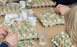 Die Losnummer wird angebracht